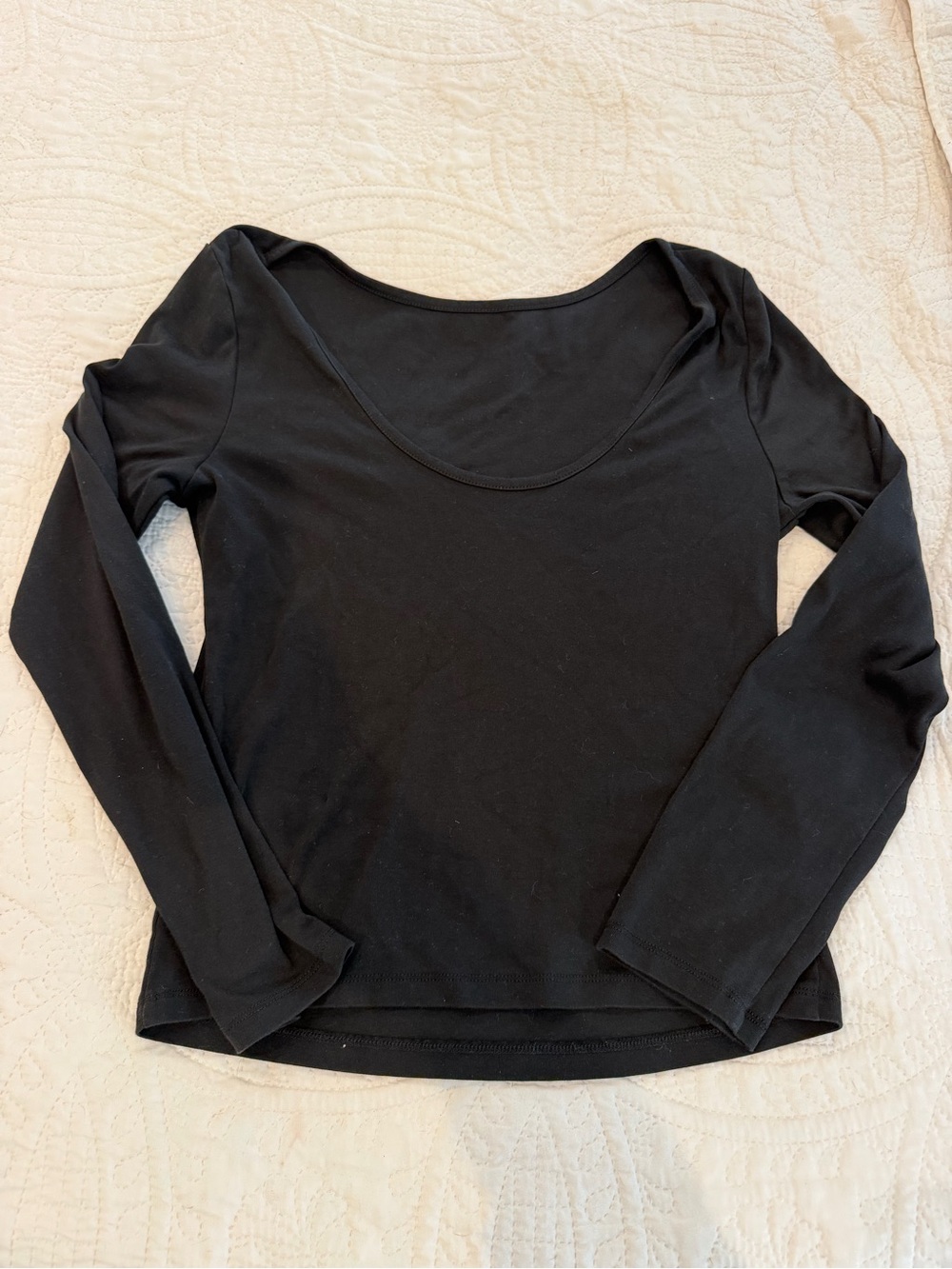 Universal Thread Black Scoop Neck Long-Sleeve Tee